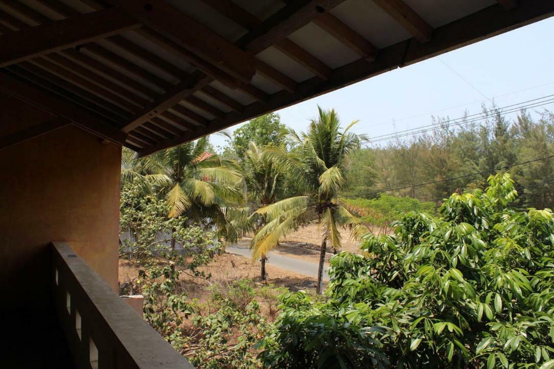 Harrys Oceanhouse 2 Pacitan Apartment Exterior photo