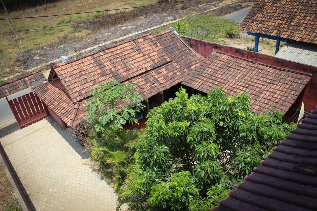 Harrys Oceanhouse 2 Pacitan Apartment Exterior photo