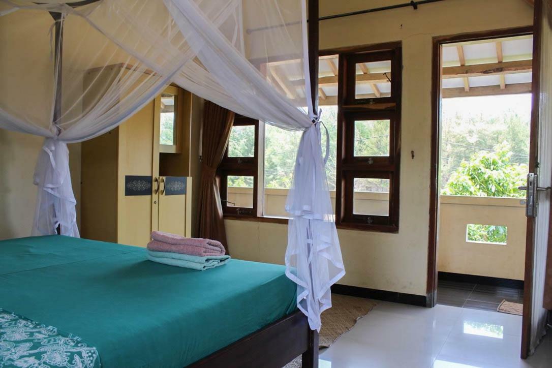 Harrys Oceanhouse 2 Pacitan Apartment Exterior photo