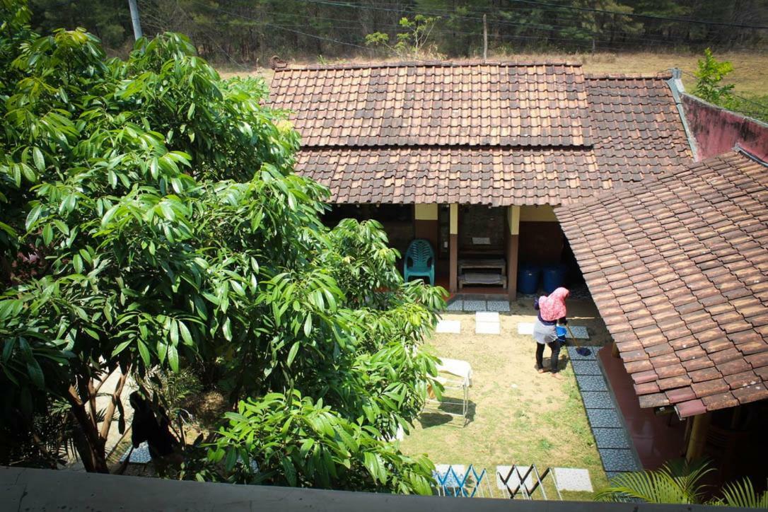 Harrys Oceanhouse 2 Pacitan Apartment Exterior photo