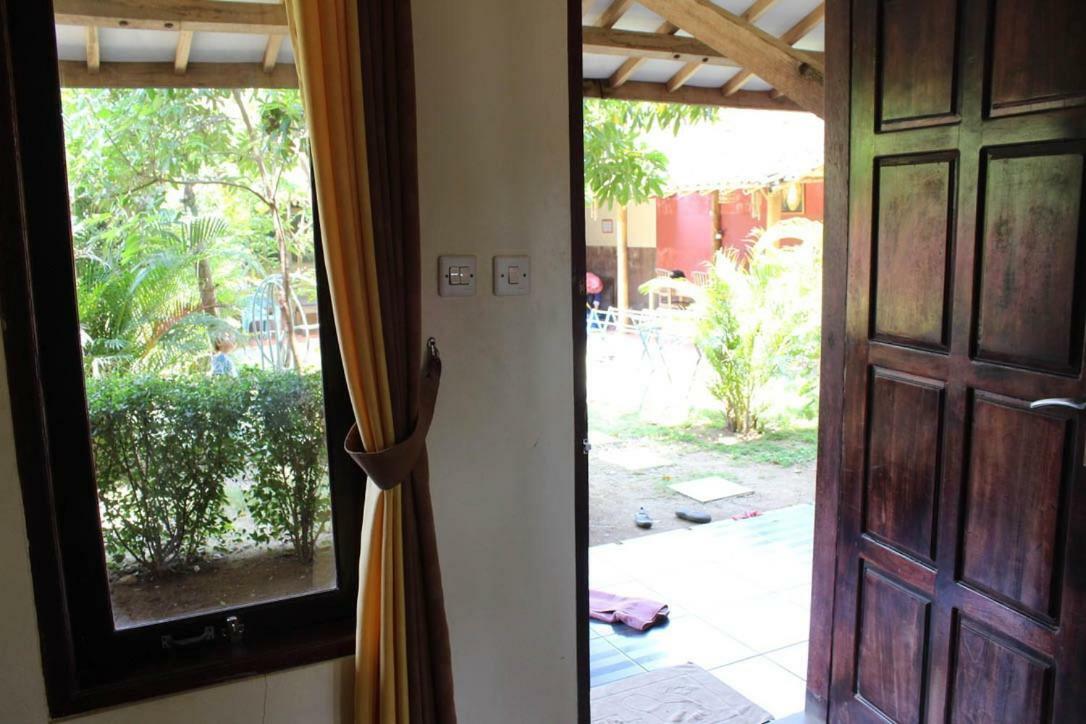 Harrys Oceanhouse 2 Pacitan Apartment Exterior photo