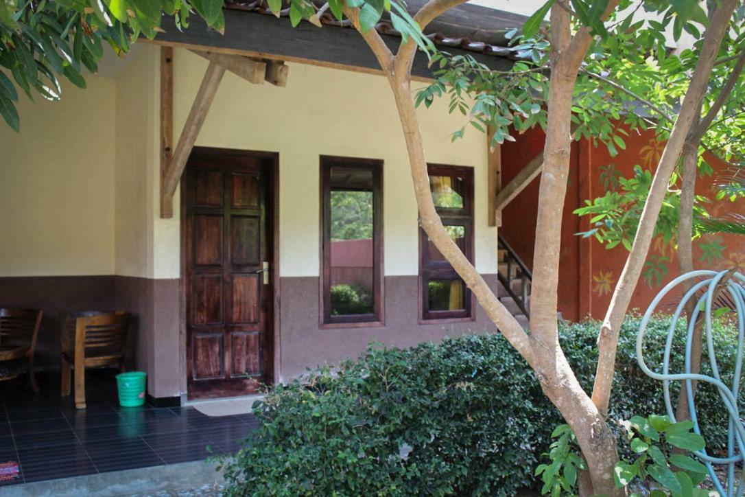 Harrys Oceanhouse 2 Pacitan Apartment Exterior photo